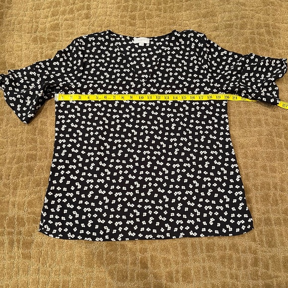 LOFT Outlet Floral Blouse black with light pink flowers. Double peplum sleeves - Picture 7 of 10